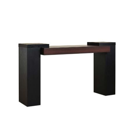 Is darach dubh na cuaillí coise ar an dá thaobh, agus is gallchnó den chuid is mó an vearnais sraithadhmaid lár. Más mian leat athrú go dathanna eile.